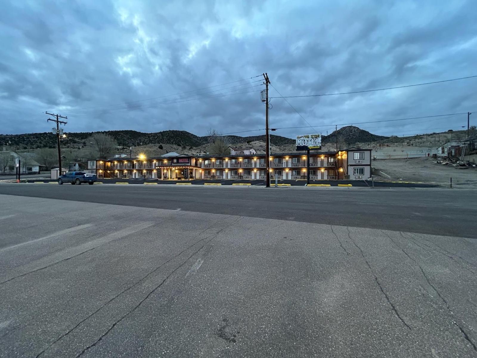 Four Sevens Motel Ely Exterior foto